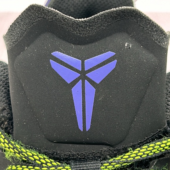 Nike Mamba Fury Lakers Away Sneakers - Picture 9 of 11